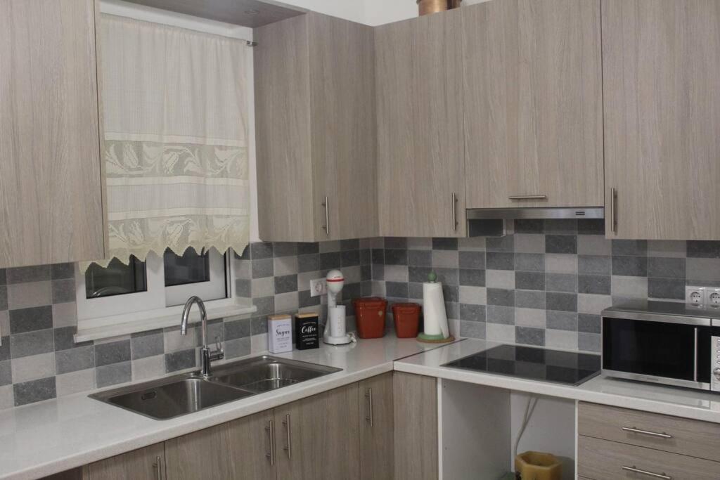 Ranias'S House 2 Apartment พีเรียส ภายนอก รูปภาพ